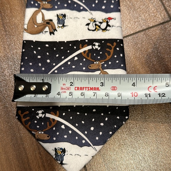 Winter themed Cartoon tie from the Jingle Bells company. - Picture 4 of 4